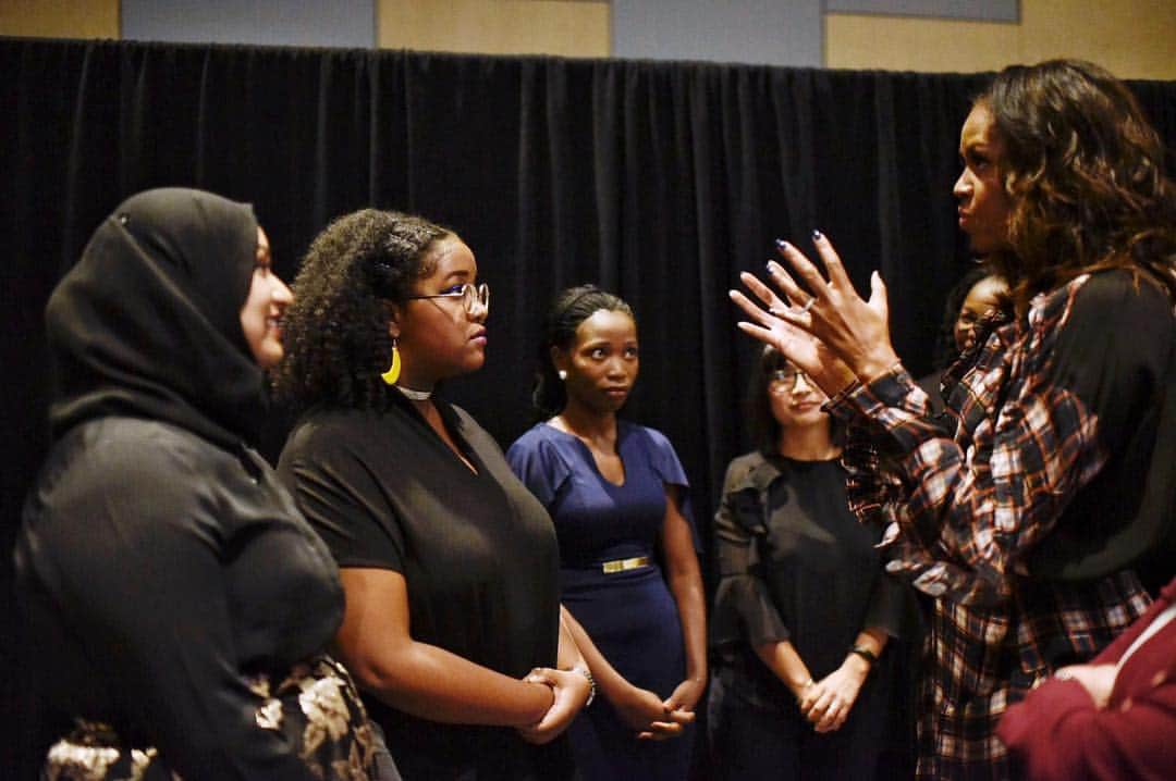 ミシェル・オバマさんのインスタグラム写真 - (ミシェル・オバマInstagram)「I'll be fighting for girls' education for the rest of my life, and I'm so grateful to my partners in this work—the extraordinary leaders at the #ObamaSummit.」11月2日 6時23分 - michelleobama