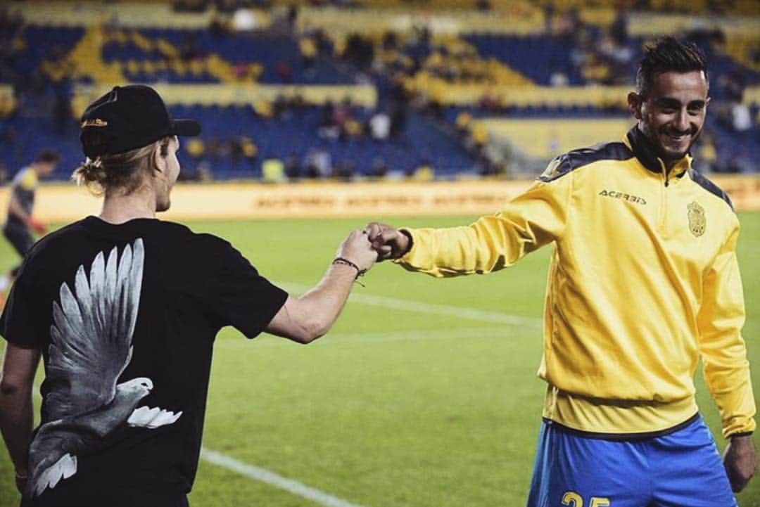 アレン・ハリロヴィッチのインスタグラム：「Alone we can do so little... Together we can do so much... 💪🏻🙌🏻⚽️ #vamos#laspalmas#vamos#equipo#keepfighting#stay#positive#ah8#piopio  @albeaqui」