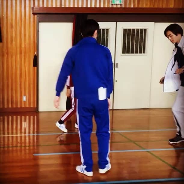 テレビ朝日「オトナ高校」のインスタグラム：「. 体育の日⚽️🏀🏈⚾️🎾🏐🏉🏓🏸 . 『 #イケメンと体育の授業なうに使っていいよ 』 . #オトナ高校  #やらみそ #テレビ朝日 #土曜ナイトドラマ  #チェリート #三浦春馬 #ペガサス #竜星涼 #撮影中 #オフショット #さらに続きます #イケメン対イケメン #チェリート対ペガサス #突然の #華麗なる #ステップ #かわいすぎかよ😭💓 #ふたりしてなんなの😭💓 #運動好きの方も #そうでない方も #さあさあ皆さんご一緒に #だって今日は #体育の日 #🍒」
