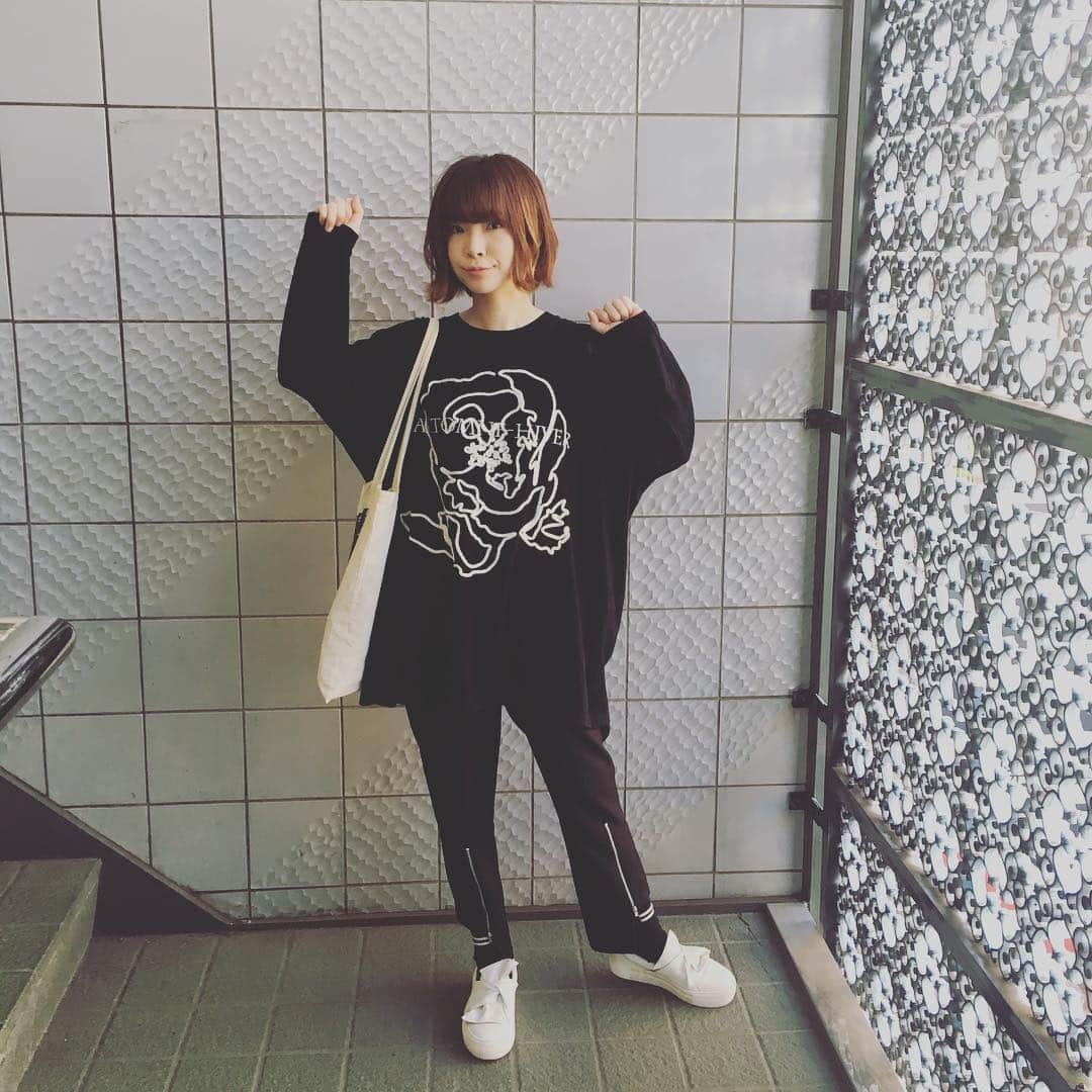 のインスタグラム：「3連休最後の今日は すごく素敵なお天気。 そして気合を入れて スタジオへ 行く日。 いってきます🦆 #gomme」