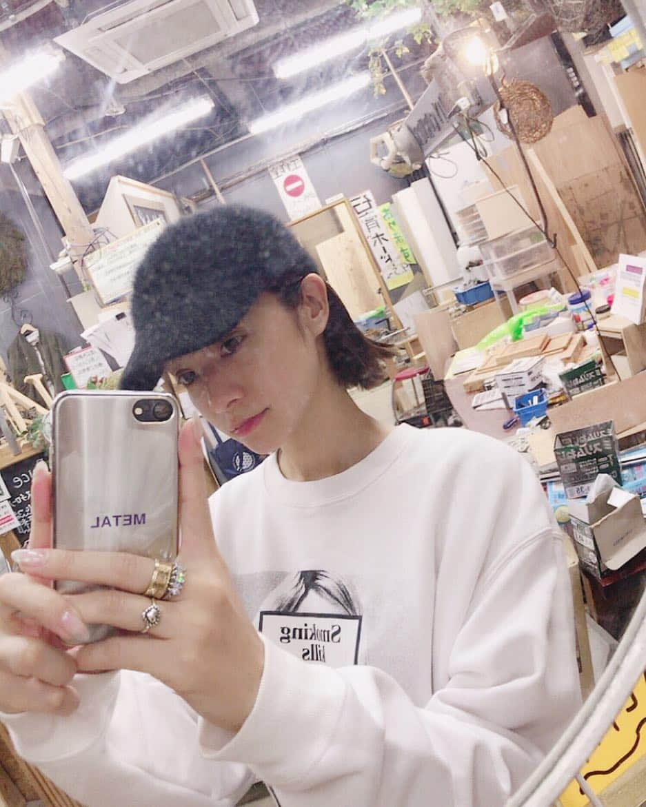 大森美知さんのインスタグラム写真 - (大森美知Instagram)「木の匂いにはまってDIY 🚪🔨 材料屋さんで相談しながら その場で作れる休日。 . #いい匂い#木の香り #サンマート#サンマート高宮店 #ホームセンター#DIY#世界で一つ  #愛着湧いて捨てれない #FR2#nananana#seekand」10月9日 18時50分 - michi_oomori_official