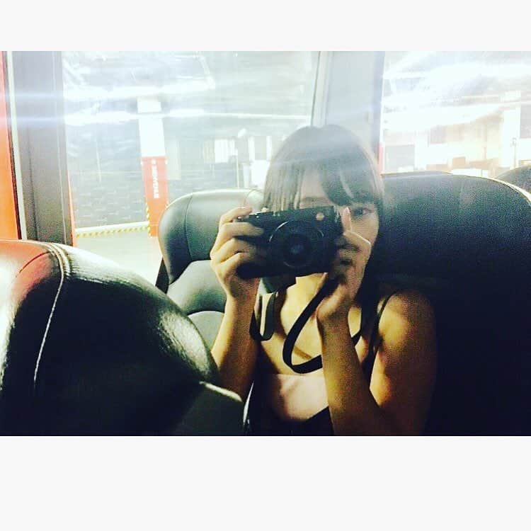 与田祐希さんのインスタグラム写真 - (与田祐希Instagram)「はい  チーズ🧀  #与田祐希 #よだちゃん #camera #シンガポール」10月9日 18時54分 - gentoshayoda