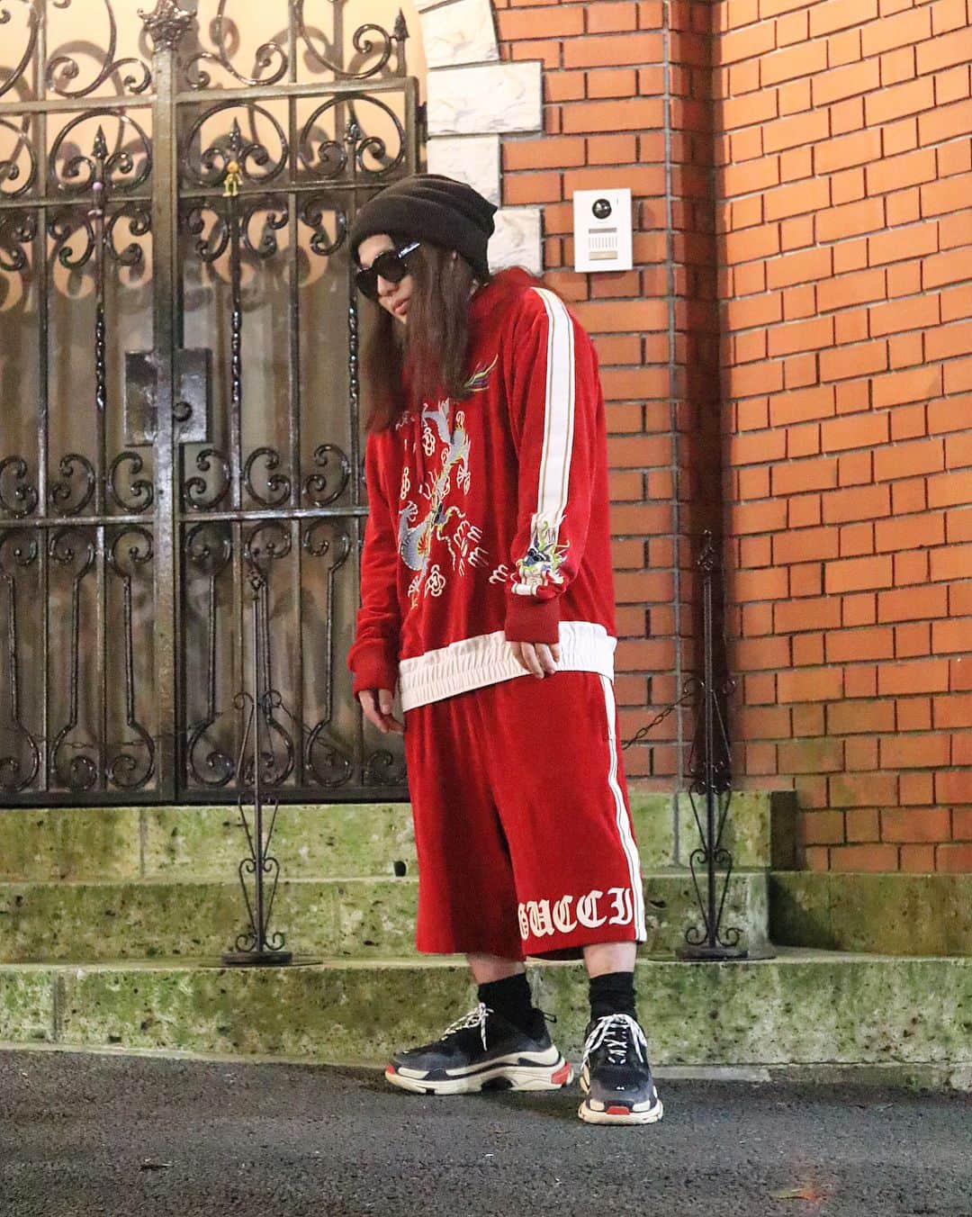 ロザッチのインスタグラム：「STYLE!!! #triples #balenciaga #balenciagatriples #balenciagasneakers #gucci #gucciglasses #guccimen #balenciagashoes」