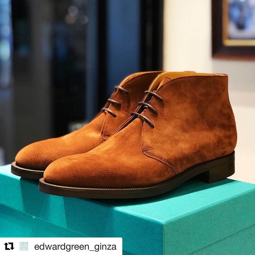 TokyuPlazaGinzaofficialさんのインスタグラム写真 - (TokyuPlazaGinzaofficialInstagram)「#Repost @edwardgreen_ginza (@get_repost) ・・・ 新入荷！EDWARD GREEN BANBURY ON THE 202LAST IN SNUFF SUEDE #エドワードグリーン #edwardgreen #banbury #202 #snuff #suede #boots #chakka #東急プラザ銀座 #チャッカブーツ #スウェード #mensboots #mensstyle #shoestagram #dainite #ラバーソール」10月10日 12時51分 - tokyuplazaginzaofficial