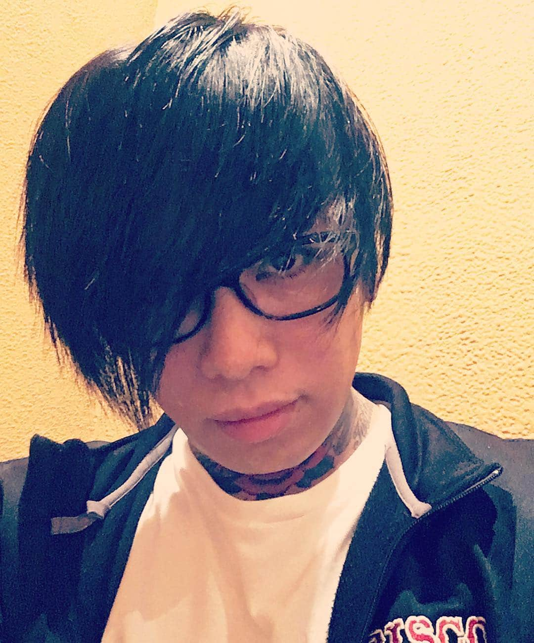 ka-yuさんのインスタグラム写真 - (ka-yuInstagram)「髪伸びた。オタク。」10月10日 19時04分 - kayu_hamc_kofu