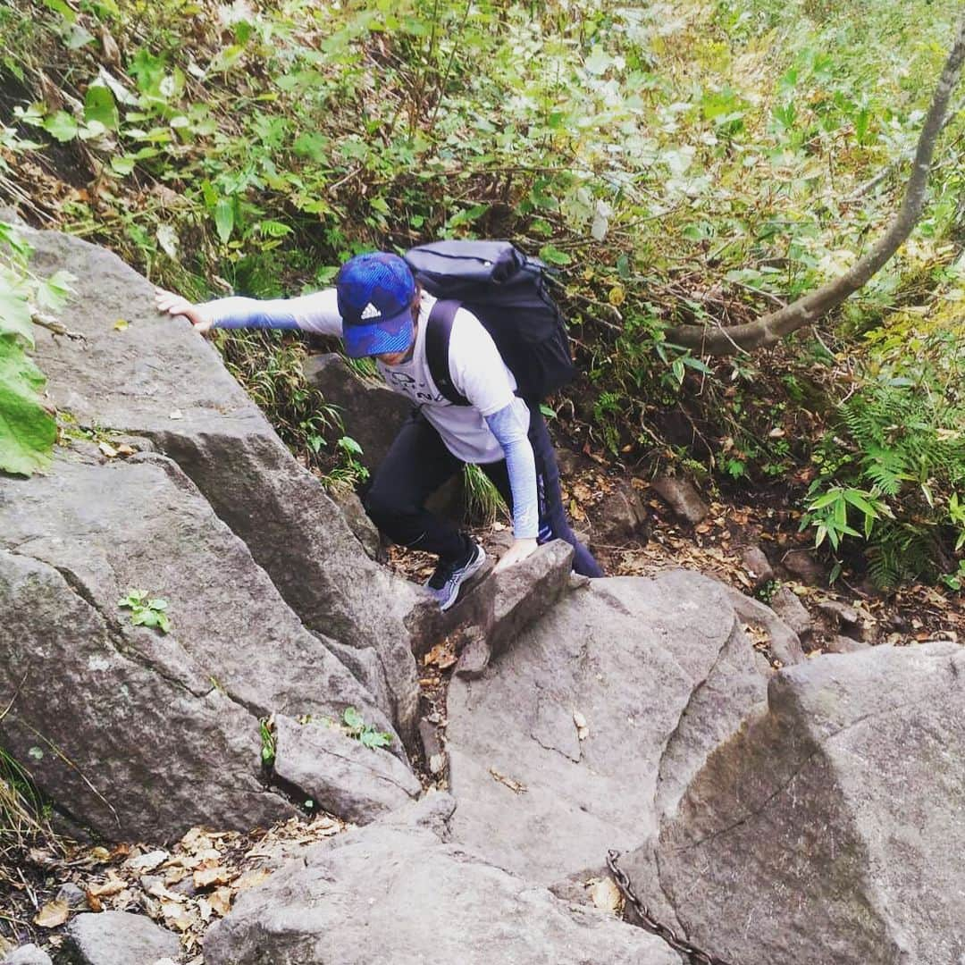 岩渕香里さんのインスタグラム写真 - (岩渕香里Instagram)「先週は飯綱山に登山に行ってきました！ 山頂は紅葉が綺麗になっていました〜〜♪ インストラクター小山祐さん(@koyas03 ) ありがとうございました😆！ 今週はウエイトトレーニングから始まり！  長野はまだまだ暑いですが、冬はすぐそこ😆 大好きな冬がやって来ます😆  #長野 #飯綱山 #登山 #nagano #iizuna #iizunamountain #cwx #superfeet  #kitanoskiteam #岐阜日野自動車 #kentosakuyama  #yukoyama #skijumping  #nordiccombined」10月10日 19時31分 - i_am_kaoriiwabuchi