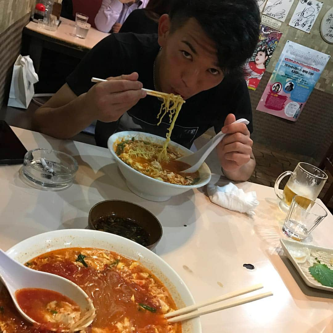 杉山翔大さんのインスタグラム写真 - (杉山翔大Instagram)「後輩藤吉と辛麺！ 明日も頑張りましょう✨」10月10日 20時28分 - sugi45_cd