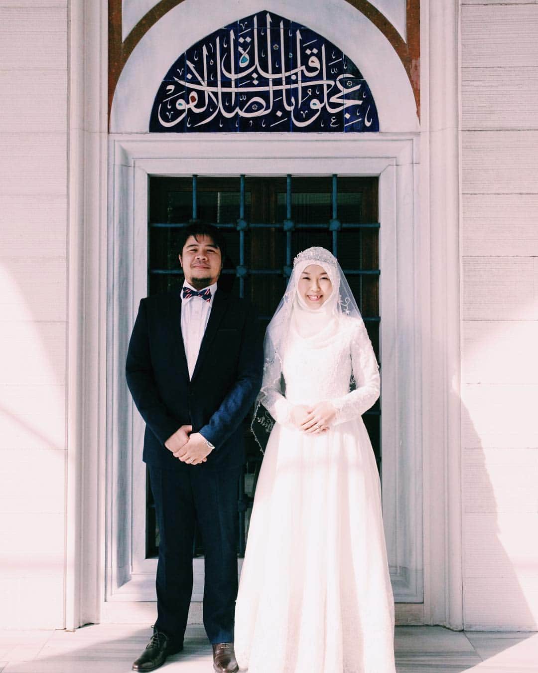 Risa Mizunoさんのインスタグラム写真 - (Risa MizunoInstagram)「Last Sunday was our 1st wedding anniversary🎉 With our good intention to take care of our families, to understand our cultures and to work hard for our dreams, we have been back and forth between Japan and Malaysia and we spent almost half of the year in each country. Throughout a year, we got many opportunities to learn new things which help us to improve ourselves as better Muslim, husband, and wife. We are really thankful for it. Alhamdulillah. May Allah bless our journey ahead. Ameen ☺️ This photo was taken on December 2016 at Tokyo Camii 🇯🇵 during our wedding photo shoot 🕌✨ #japanesemuslim #islam #muslim #muslimah #japanese #japan #tokyo #malaysia #muslimahtokyo #jepun #wedding #malaywedding #weddinganniversary #weddingdress #muslimwedding #hijab #tudung #日本人ムスリム #日本 #東京 #イスラーム #マレーシア #国際結婚 #🇲🇾 #❤️ #🇯🇵#東京ジャーミー」10月10日 20時55分 - muslimahtokyo