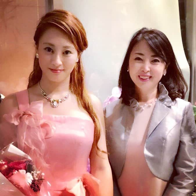 牛窪万里子さんのインスタグラム写真 牛窪万里子instagram 週末にソプラノ歌手 小野友葵子さんのオペラ鑑賞へ 美しい姿と声に癒されました 小野友葵子 オペラ 歌手 ソプラノ歌手 癒し 美しい 美しい声 アナウンサー 10月10日 22時27分 Mariko Ushikubo