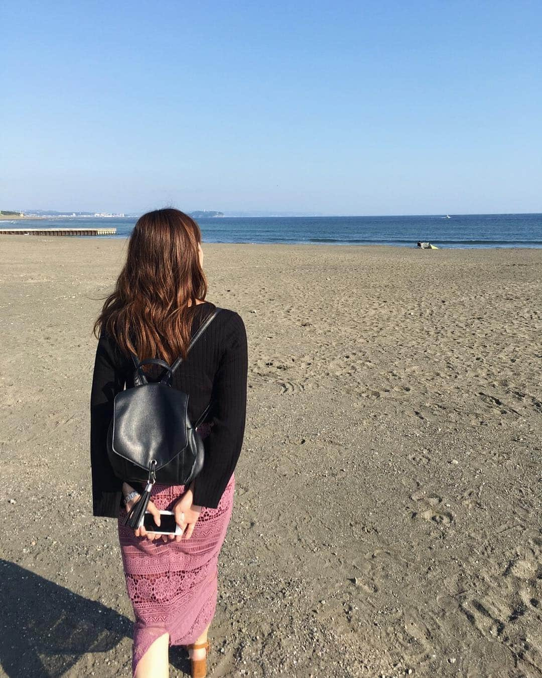 七瀬ひとみのインスタグラム：「海大好きです。 海、砂浜、太陽、潮の匂い、サーファー、江ノ島、茅ヶ崎、稲村ヶ崎。 桑田佳祐さん大好き。小さい頃から親と車の中ではサザン。毎年海に行ってて鉄板。私の中で桑田さんは神様です。  #海 #桑田佳祐 #サザンオールスターズ #サザンビーチ #茅ヶ崎 #江ノ島 #鎌倉高校 #鎌倉高校前 #烏帽子岩 #桑田さん大好き #ちなみに #桑田さんと #父親 #同い年 #好き過ぎる」