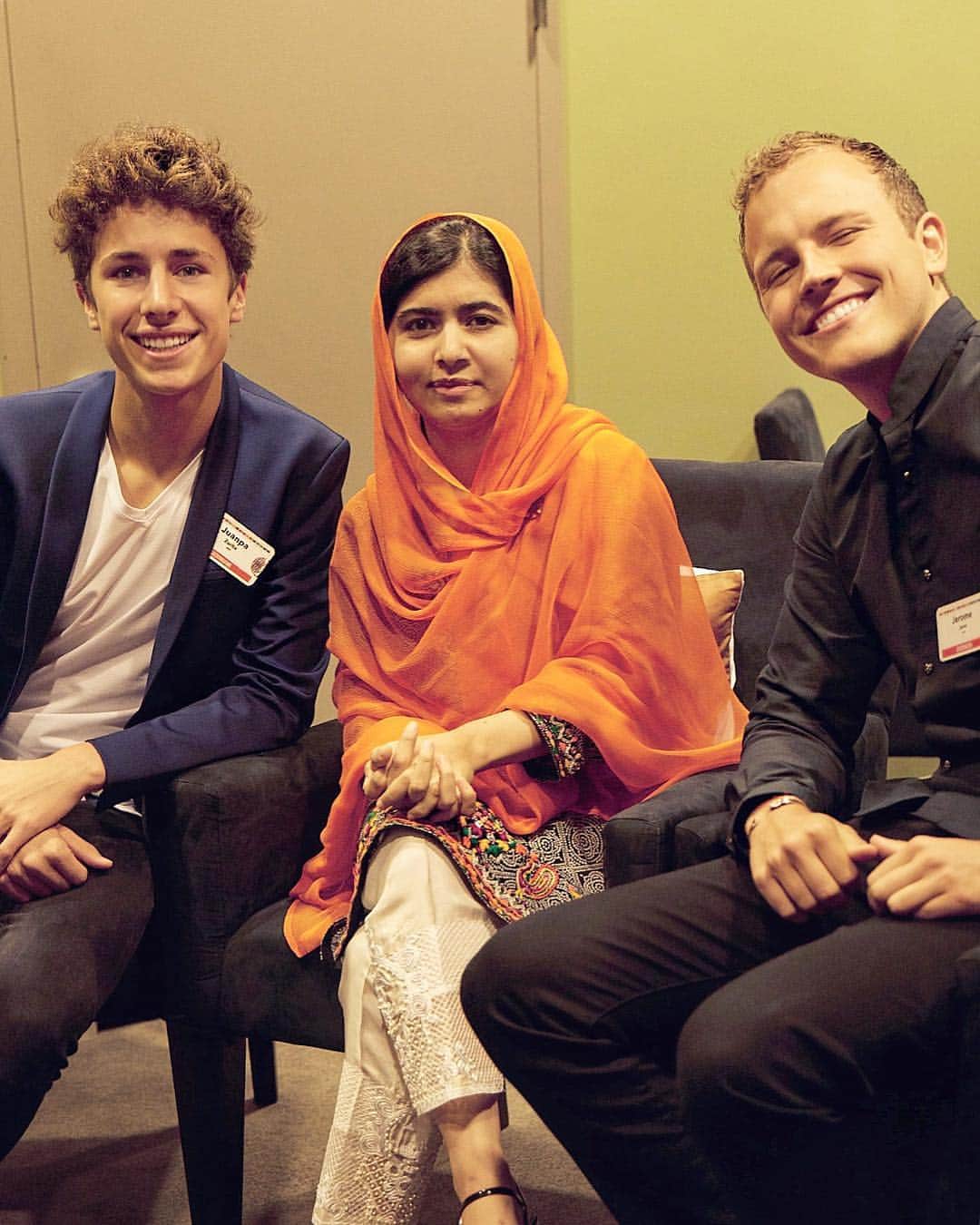 ジェローム・ジャールのインスタグラム：「5 years ago, Malala was shot in the head for publicly campaigning for Pakistani girls to go to school. She survived, kept campaigning, and became a symbol for women's rights across the world. Today, she attended her first lecture at Oxford University. Congratulation Malala ❤️ The world loves you.」