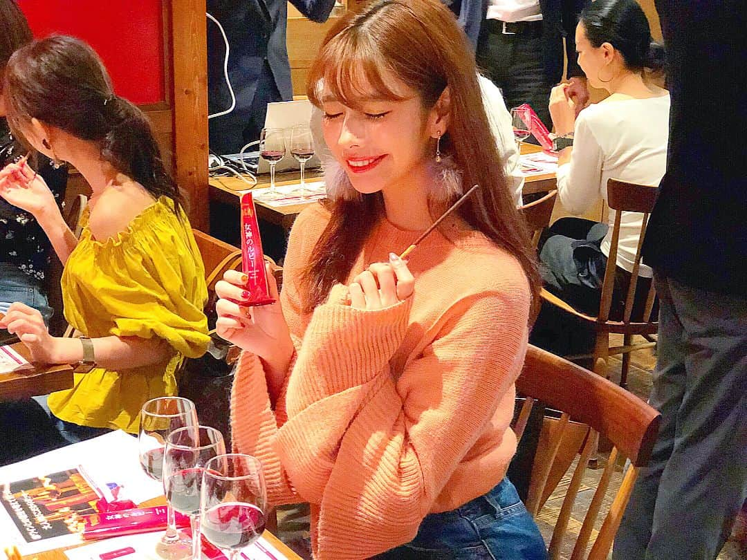 得あゆさんのインスタグラム写真 - (得あゆInstagram)「昔から大好きポッキー🍫🍷👉🏻 ・ 新しいポッキー【女神のルビー】は塩気があっておつまみにぴったりの味でした☺️普通のポッキーと食べ比べると全然味が違って面白かったです。✨ ・ ポッキーの新作【女神のルビー】にご招待頂きワインテイスティングパーティーに参加してきました。 女神ルビーAmazonで発売中❤️ ・ #女神のルビー#ポッキー#ポッキーの日#pocky#ワイン好き#マリアージュ#おつまみ#おやつ#デザート#ワインポッキー#pr#大人#贅沢#銀座#有楽町#ニット#暑かった」10月11日 10時18分 - tokuayu819