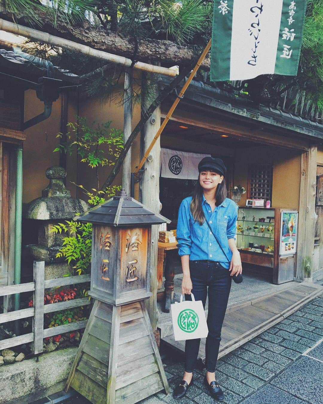 岸本セシルのインスタグラム：「草わらびもち最高なのです☺️京都に行ったら絶対行くのです❤️ #kyoto #京都」