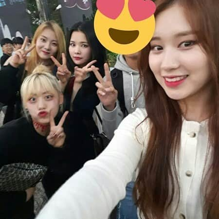 ルーシーさんのインスタグラム写真 - (ルーシーInstagram)「❀ ; 171010 Lucy with #Rina , #Elly and #Lua — Other SNS Update — © owner [ tags : #WekiMeki #Lucy #NohHyojung ]」10月12日 0時33分 - lucyweme