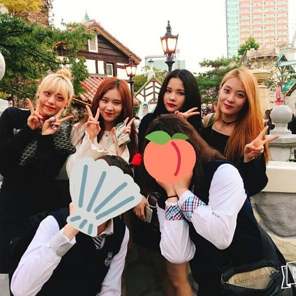 ルーシーのインスタグラム：「❀ ; 171010 Lucy with #Rina , #Elly and #Lua — Other SNS Update — © owner [ tags : #WekiMeki #Lucy #NohHyojung ]」