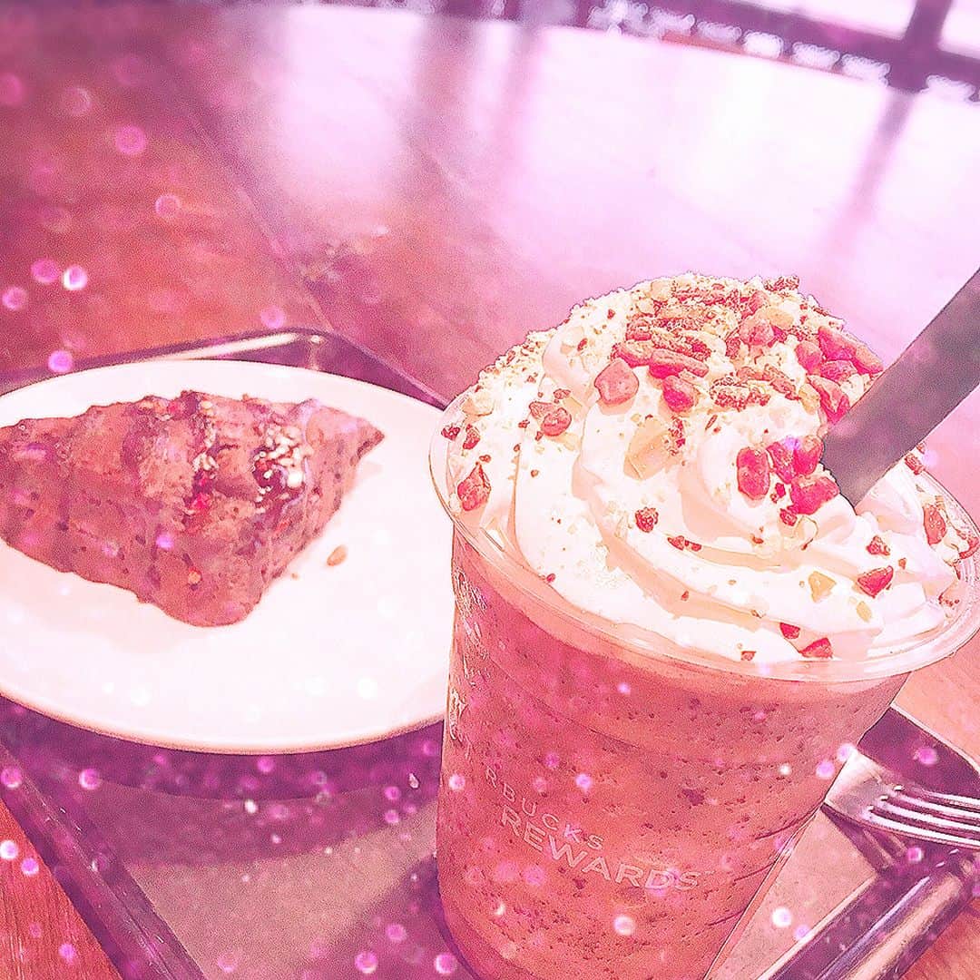 花田茉子さんのインスタグラム写真 - (花田茉子Instagram)「事務所のオトモモチ、ひとみちゃんと今日はお昼を食べに行きました🙊💕 美味しすぎ笑いすぎ調子乗りすぎ！🤣 ・ ・ 食べ物の趣味も合いすぎるし、これは第2弾決行ですね🏌️✨ 楽しかった〜！また行こうねー💕 ・ ・ ・ #ひとみちゃん現る🌞 #食べ物の話で1日過ごしたいわ🕺💨 #ていうか今日は一体何してたんだろう #wsp広島 #ウェルストンプロモーション #WSP #モデル仲間💕」10月12日 16時22分 - makohanada_0719