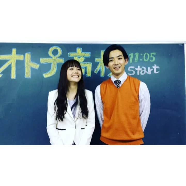 テレビ朝日「オトナ高校」のインスタグラム：「. もういっちょ😉💓 反対側も😉💓💓 超絶かわいいウインク動画、本気ですから２カメ体制です🙌 . #オトナ高校  #やらみそ #テレビ朝日 #土曜ナイトドラマ #ペガサス #竜星涼 #さくら #松井愛莉 #撮影中 #オフショット #ウインク大会 #二回戦目 #反対側ウインクもゲット👍 #全力でやったあと #恥ずかしがるふたり #キュンが過ぎる😭 #欲しがってごめんなさい #困らせてごめんない #でも #ぎゃんかわ大渋滞😂❤️❤️❤️ #１日遅れの #ウインクの日 #撮影お疲れ様でした #🍒 @ryo_ryusei @airi1226_official」