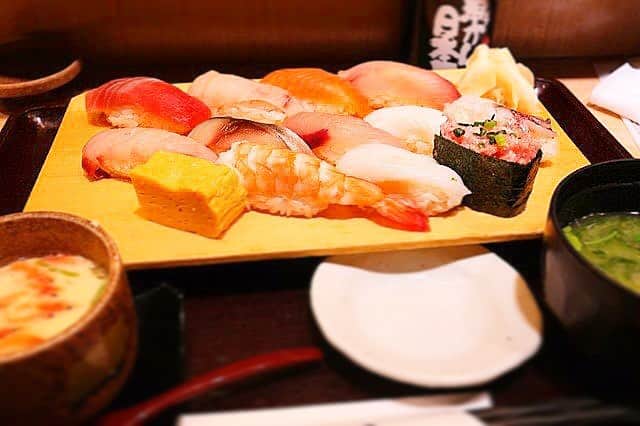 魚がし日本一さんのインスタグラム写真 - (魚がし日本一Instagram)「大田市場直送！！ . 魚介だけでなく、野菜にもこだわる寿司屋でいたい。 すべての食材にこだわるからこそ 「魚がし日本一」らしさがある。 . #魚がし日本一 #寿司 #鮨 #すし  #sushi #築地 #築地直送 #江戸前寿司 #個室 #貸切 #お持ち帰り  #立ち食い  #マグロ  #tuna  #日本酒  #新鮮  #職人  #魚  #japan  #jananesefood  #池袋  #新宿  #渋谷  #新橋  #西日暮里  #八重洲  #麹町  #中野  #秋葉原  #五反田」10月12日 10時17分 - uogashi_nihonichi