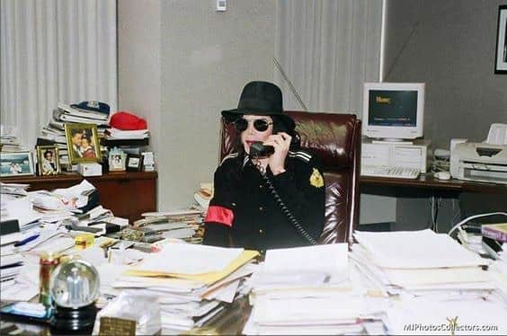 マイケル・ジャクソンさんのインスタグラム写真 - (マイケル・ジャクソンInstagram)「#throwbackthursday just another day at the office」10月13日 1時20分 - michaeljackson