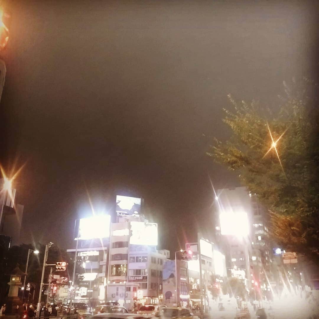 甲斐まり恵さんのインスタグラム写真 - (甲斐まり恵Instagram)「夜。。。 #表参道交差点 #夜景 #あかり #夜」10月12日 19時40分 - marie_kai_0613