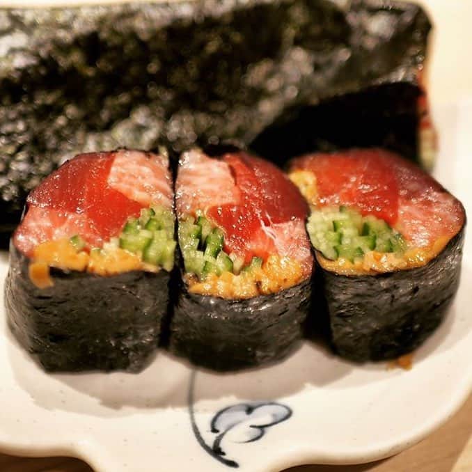 Top Tokyo Restaurants_さんのインスタグラム写真 - (Top Tokyo Restaurants_Instagram)「#toptokyorestaurants rolls of sashimi ||📷: @chungsinko ||📍umi」10月12日 22時51分 - top_tokyo_restaurants_