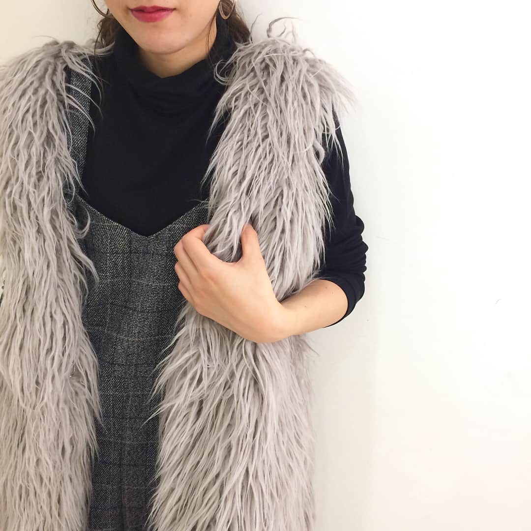 OZOCルミネエスト新宿店さんのインスタグラム写真 - (OZOCルミネエスト新宿店Instagram)「✔️おすすめstyling . . 【 Fur Vest 】 グレー/ベージュ . ¥14,000(+tax) no.162-43015 . . 【 Check Jandore 】 グレーチェック/ブラウンチェック . ¥6,990(+tax) no.162-53014 . . 毛足感とボリュームがpointの エコファーベスト♡ グレンチェックのジャンドレに合わせて こなれstyleに . . #OZOC_lumineest #OZOC #ルミネエスト #オゾック #新宿 #shinjuku #lumineestスタッフコーデ #2017AW  #秋 #冬 #autumn #winter #fashion #ファー #ファーベスト #ベスト #エコファー #グレー #ジャンドレ #オールインワン #チェック #柄 #秋コーデ」10月13日 19時23分 - ozoc_lumineest