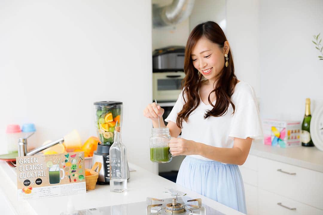 のインスタグラム：「水に入れてかき混ぜるだけなのにこんなに美味しい😊❤️スッキリの実感をカラダに覚えさせよう😊！ #diet #ダイエット #グリーンクレンズカクテル #毎日 #greencleansecocktail #juicecleanse #ジュースクレンズ #美容 #健康 #ライフスタイル #ナチュラル #ヘルシー #ジュース #l4l #followme #f4f #follow4follow #相互 #フォロー #フォロバ #맞팔 #팔로미 #美意識 #痩せる #痩せたい #痩せた #インスタダイエット#ボディメイク #クレンズダイエット #きれいになりたい」