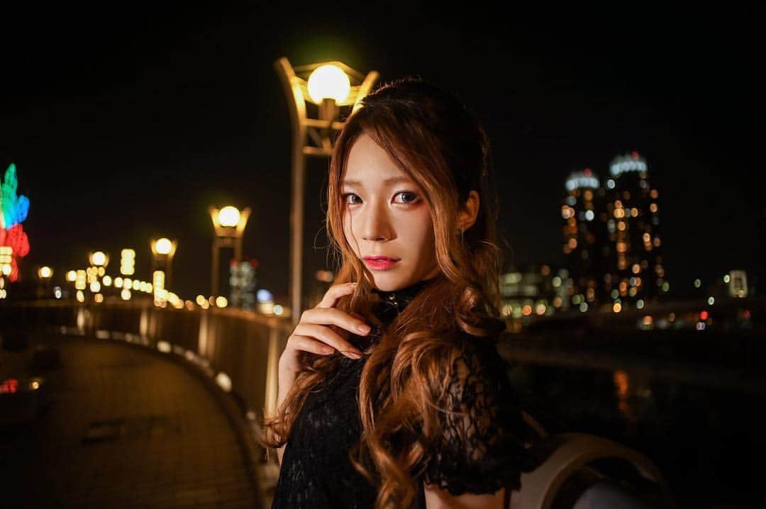 小日向楓のインスタグラム：「夜撮影も好きだ♡  #写真 #撮影 #夜景 #ポートレート #ポートレートモデル #写真好きな人と繋がりたい #photo #portlate #被写体 #model #ナイト #night #instagood #instagram #instafllow」