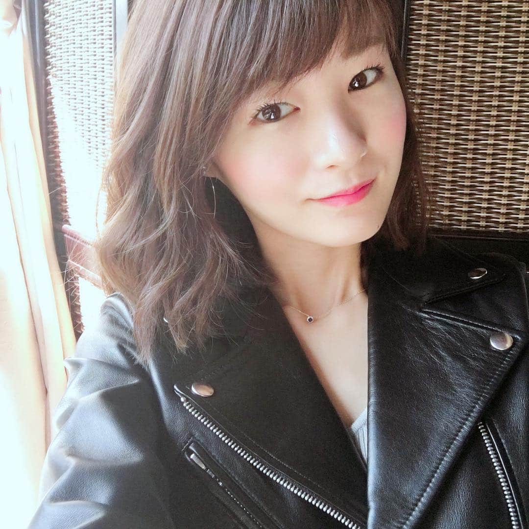 しほの涼のインスタグラム：「#ライダース💕 今日寒すぎて😭😭 昨日暖かかったのに😥😥😥」