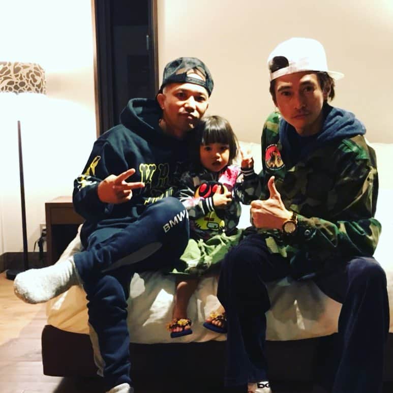 窪塚洋介のインスタグラム：「#yosuke_kubozuka "KID's Family came to my work"」
