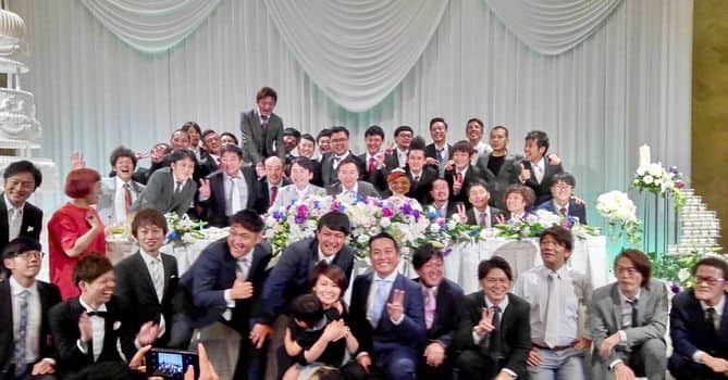 ツネ さんのインスタグラム写真 - (ツネ Instagram)「かまいたち濱家さんの結婚式に参列させて頂きました。 大阪時代からめちゃくちゃお世話になってる先輩^_^ 幸せな気持ちになりました。  #かまいたち濱家 さん #結婚式 #山内さん1人きりの #フラッシュモブ #末長くお幸せに」10月13日 21時41分 - happyman0812
