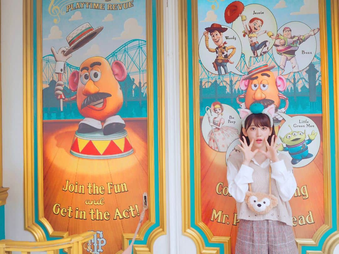 宮脇咲良さんのインスタグラム写真 - (宮脇咲良Instagram)「#disney の写真終わり〜〜☺️ やっぱりディズニーはフォトジェニックな場所が多すぎて、、😮 最高に可愛い空間でした〜〜〜〜🎃 ディズニーバウンドも、さりげないけどディズニーキャラらしさがあって、仮装は恥ずかしい😔って方にオススメです！  連投失礼しました🙇 いっぱい見てくださってありがとうございます〜✨ #disneyhalloween #disneysea #ダッフィー #disneybound #ジェラトーニ」10月13日 21時57分 - 39saku_chan