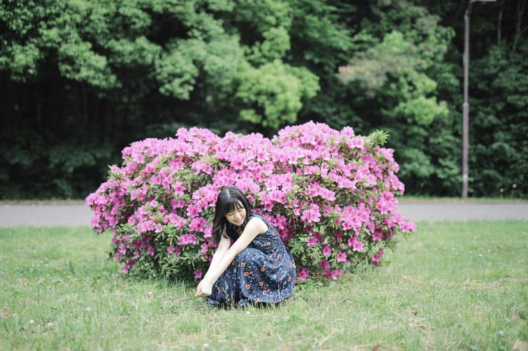 のインスタグラム：「早く晴れないかな〜☀️ #instagood #girl #me  #pink #love #smile #happy」