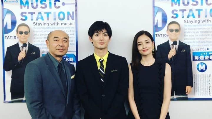 テレビ朝日「オトナ高校」のインスタグラム：「. 【いよいよ明日🎊カウントダウン🙌】 . 🙋‍♂️土曜ナイトドラマ『オトナ高校』🙋 ✨✨第１話🏫放送まであと１日✨✨ . 10/14(土)よる11:05スタートです‼️ みなさんぜひぜひご覧下さい👀💓 . #オトナ高校  #やらみそ #テレビ朝日 #土曜ナイトドラマ #カウントダウン #三浦春馬 #チェリート #高橋克実 #サショー #黒木メイサ #スペア #ミュージックステーション #Mステ #高橋優 #ルポルタージュ #ありがとうございました！ #🍒 #Ⓜ️」