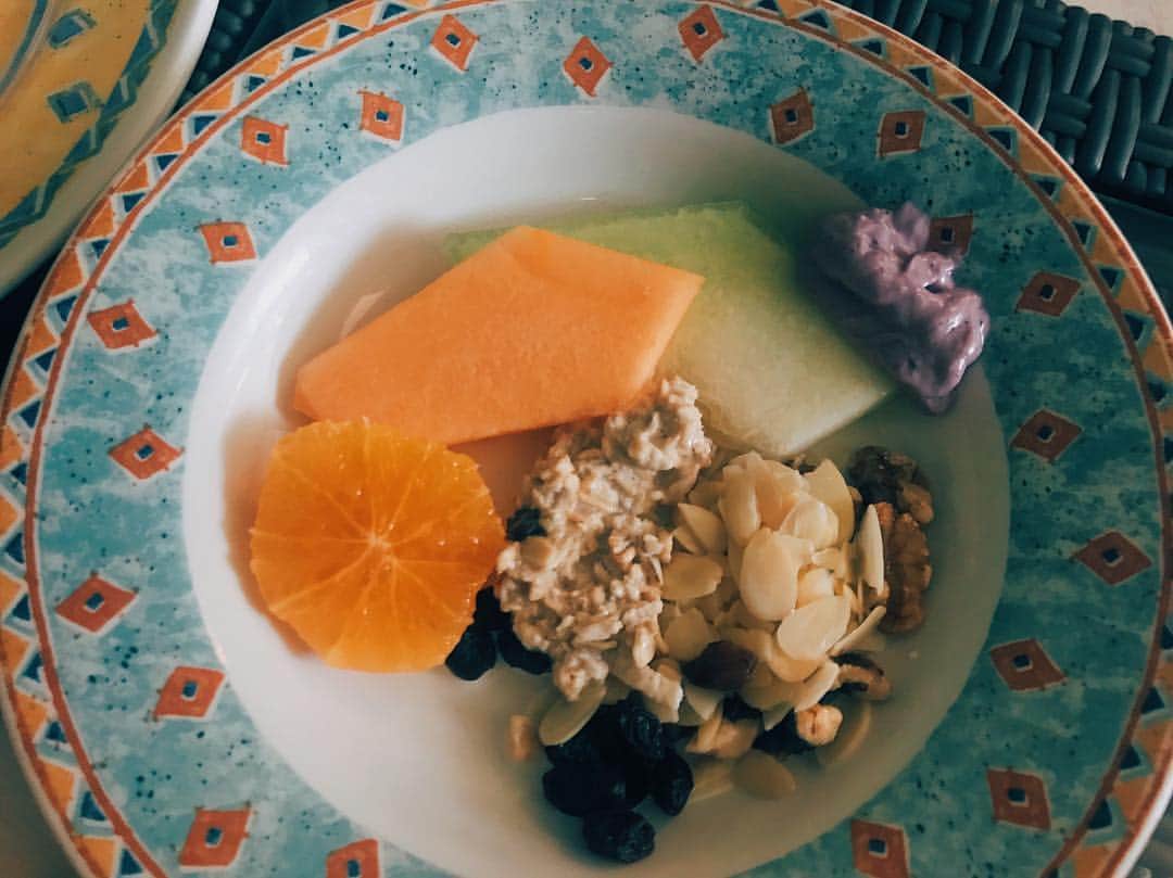 のインスタグラム：「カラフル＼(^-^)／ . #saipan #fruit #フルーツ #朝ごはん #サイパン」