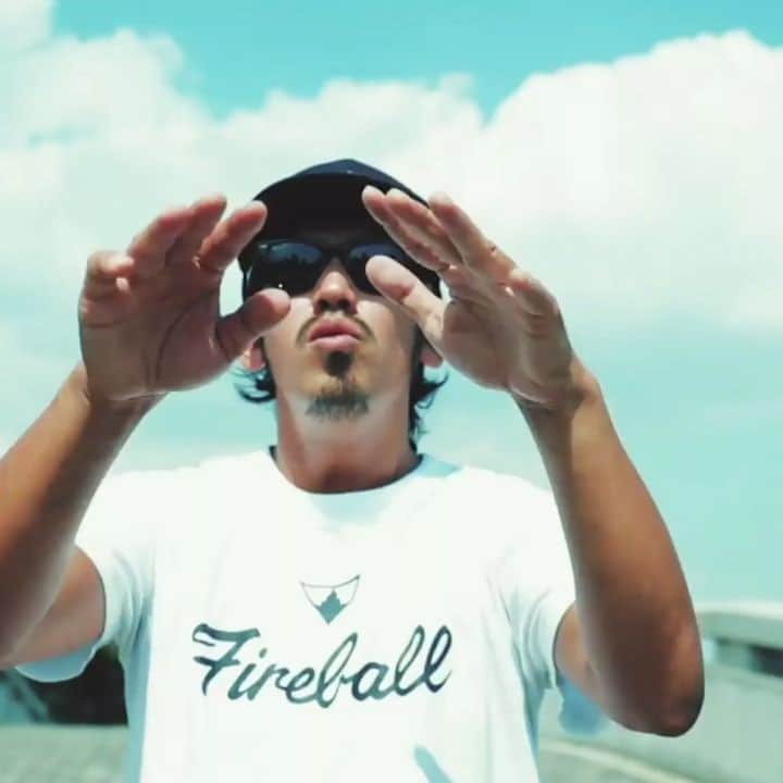 レイチェルのインスタグラム：「DJ FUKUさんのMVに友情出演させていただきました。  Stress Free、めちゃカッコいい曲ですので、是非是非っYouTubeにてフルでチェックしてみて下さいね。  https://youtu.be/sJahl0ZKmnE  #DJ FUKU#Stress Free#feat.#JUN 4 SHOT#SUPER CRISS#&#NORIKIYO#ぜひぜひっ#😁👍🎶🎶✨✨✨」