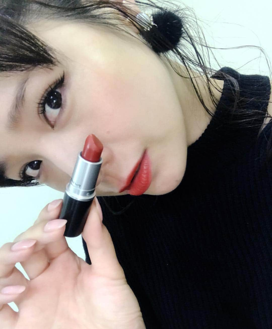 相沢まきさんのインスタグラム写真 - (相沢まきInstagram)「秋色リップ💄 MACのチリ 唇の色で印象もかなり変わるからメイクって楽しい💋  #make #LIP #mac #チリ #秋リップ #秋メイク」10月14日 20時10分 - maki_aizawa0414