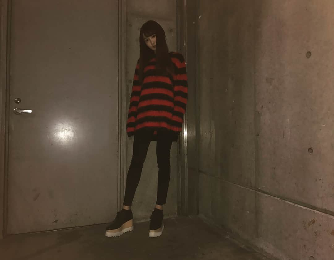 川上礼奈のインスタグラム：「. today's code...!! knit...#hm  skinny...#zara  shoes...#stellamccartney  #ootd」