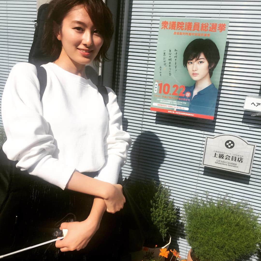 高月彩良さんのインスタグラム写真 - (高月彩良Instagram)「道端で。 自分と遭遇。 なんだか照れます。 行きますね。投票。  #衆議院議員総選挙  #10月22日」10月14日 21時12分 - sara_takatsuki_official