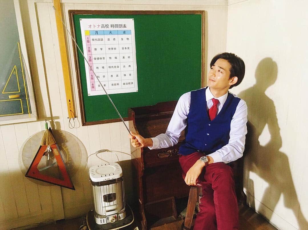 テレビ朝日「オトナ高校」のインスタグラム：「. 今夜11:05〜の第１話から、ペガサス先生の痛快な毒舌っぷりがすごいです😂 . #オトナ高校 #やらみそ #テレビ朝日 #土曜ナイトドラマ #ペガサス #竜星涼 #今夜放送 #🍒」