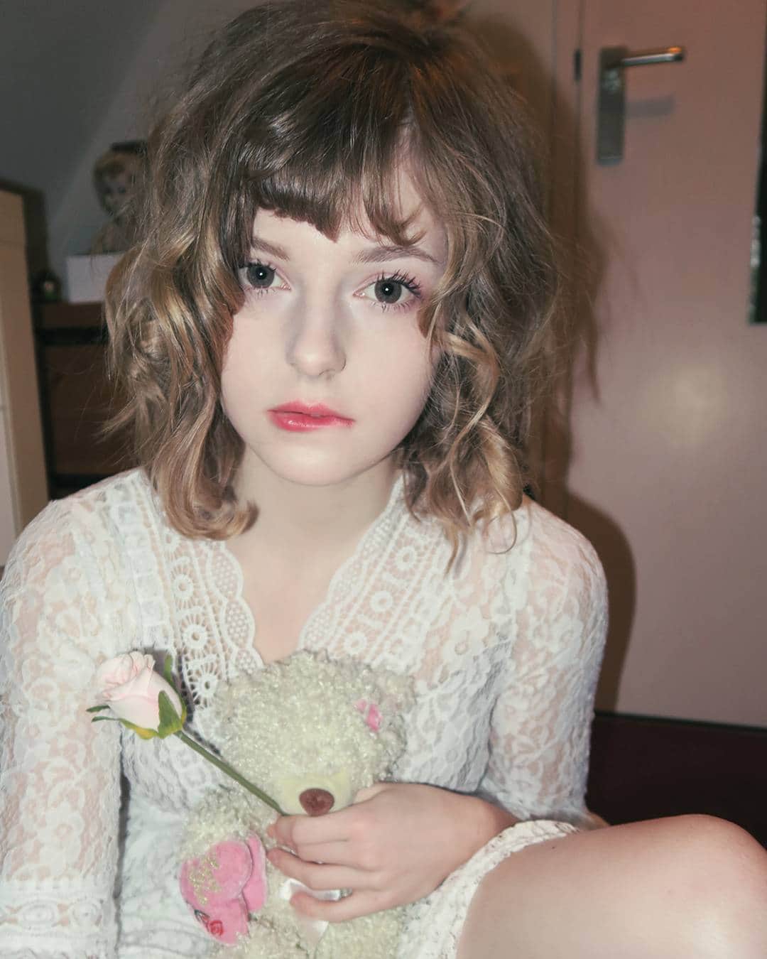 Ella Freyaのインスタグラム：「She says you dont wanna be like me. Don't wanna see all the things I see.」