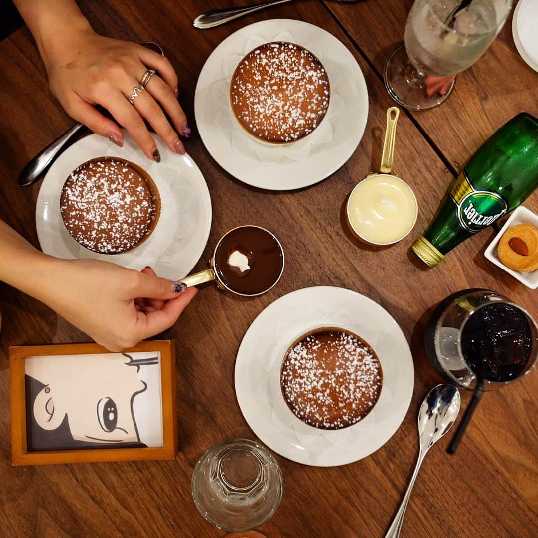 Keikooooooのインスタグラム：「デザートスフレ専門店 オーデリス（Aux Delices） さんへ🍴😋💕 @neokazumi ちゃんと、  @natsuklllll ちゃんと遊びに行ってきました！ ． この日は、TVの取材にお付き合い😂 一緒に出ようと言ってくれたけど、恥ずかし過ぎて、断ったけど、、、記念に出れば良かったかも笑😂 2人とも可愛すぎました❤️❤️❤️ ． スフレはふわふわで美味しかった〜〜‼︎ 店内も可愛いかった！ 二階の店内がいっぱいで入れなかったから、今度は、二階の方に行きたいな(๑˃́ꇴ˂̀๑)💪 ． #岡山のインスタグラマー  #オーデリス #スフレ専門店 #デザートスフレ#AuxDelices #岡山カフェ #アリエスミラージュ #ariesmirage #keityめし」