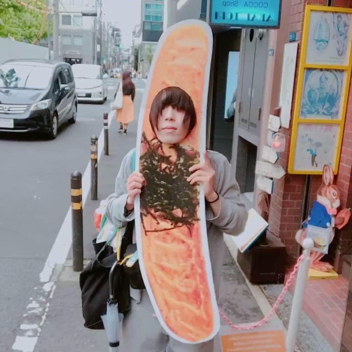 ぺいにゃむにゃむ【二丁目の魁カミングアウト】のインスタグラム：「おはようござい！今日も起きるの1番＼(^o^)／ 「Good As Yesterday❷」リリースパーティーin大阪ありがとうございました〜〜！楽しくて嬉しくてな空間ありがとう。 たくさん聴いてね。ありがとう。  本日大阪2日目ー！ 「MAWALOOP2017」出演しますわー！わ！わー！ 全5会場、6ステージ！計110分！ 走りきるョー！アラサーゲイギャルしっかりマワって完走目指すよ〜〜＼(^o^)／」