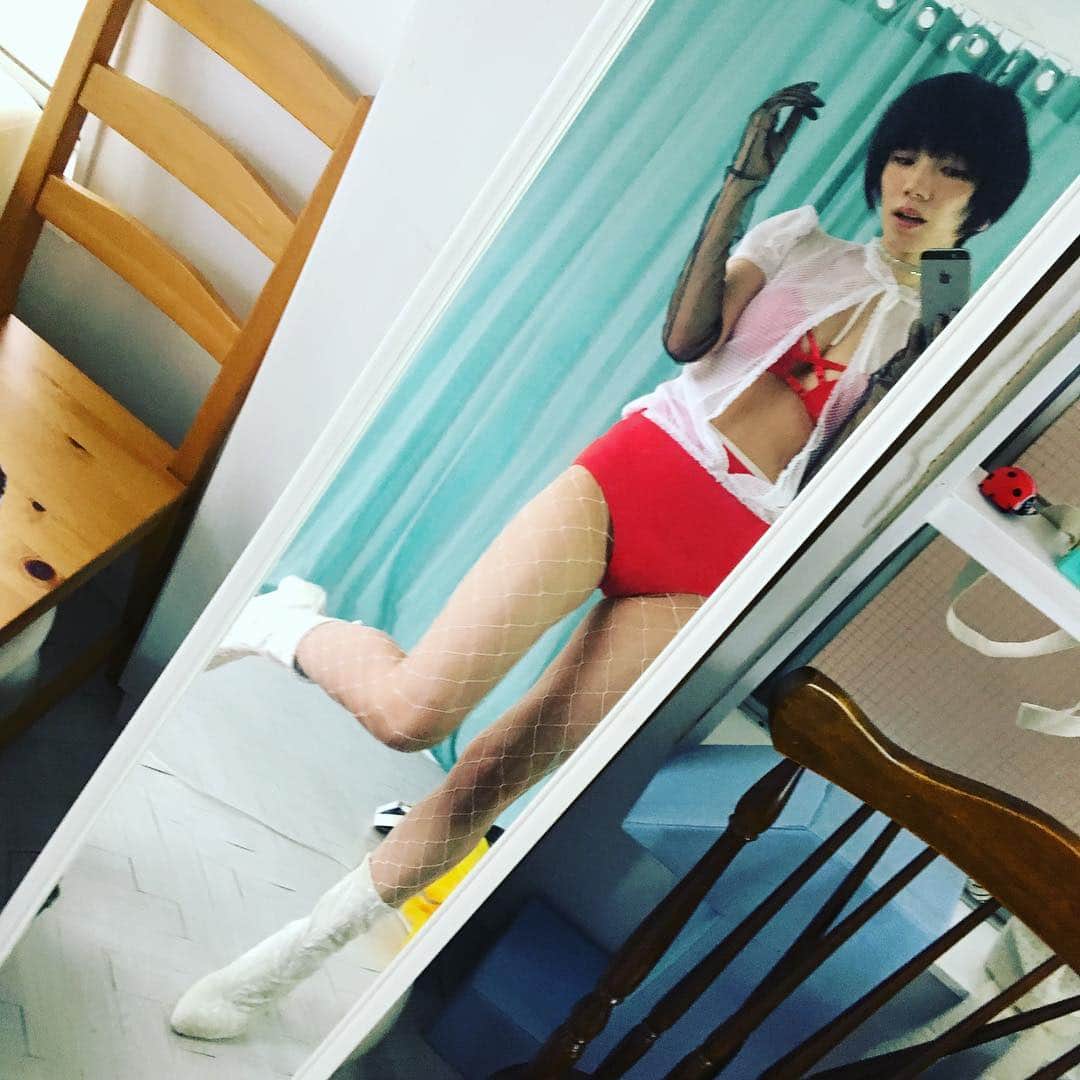 水野しずのインスタグラム：「スタイリングが楠田枝里子感あってカワイイ。もっと言えば水野しずもそこそこ楠田枝里子感ある」