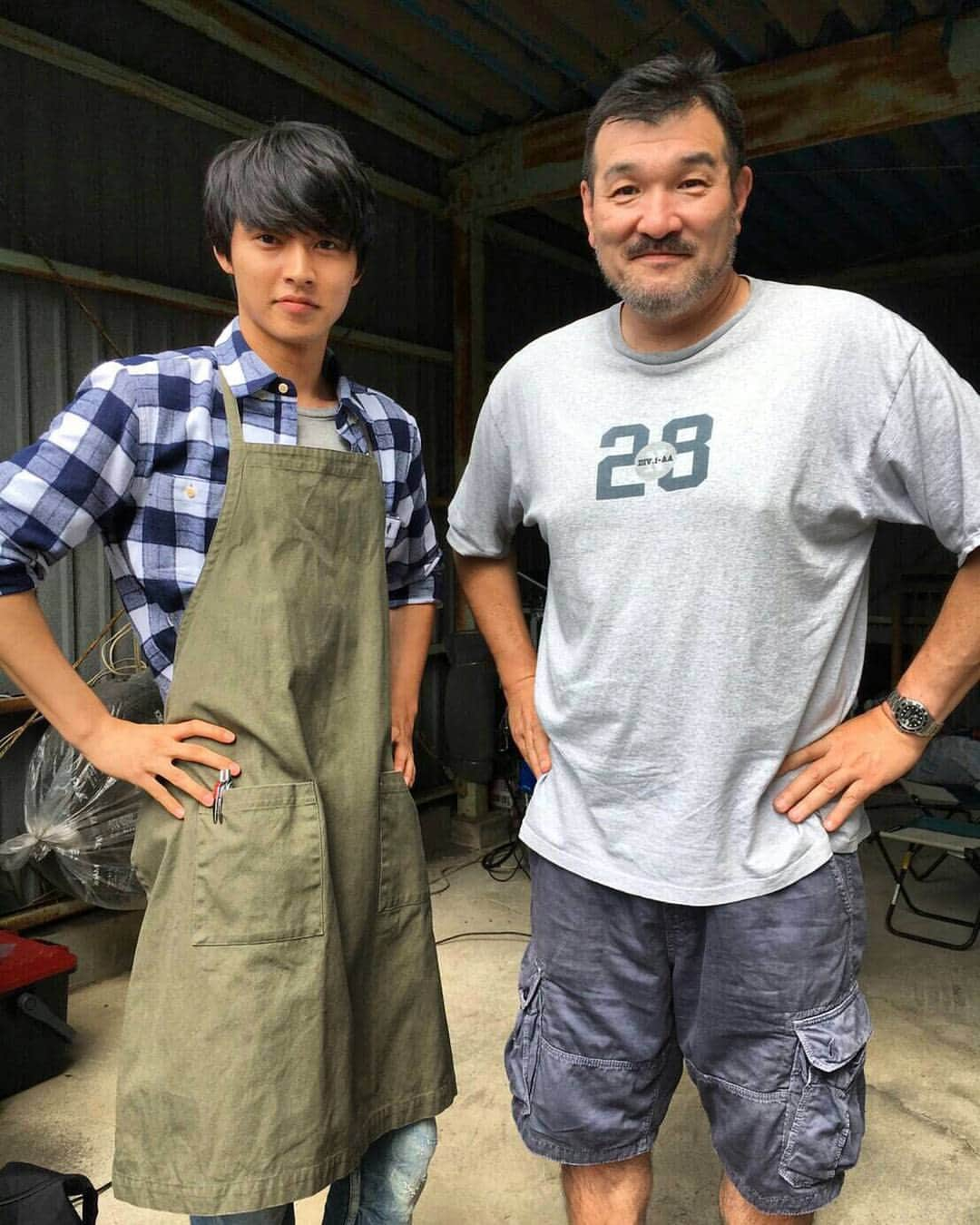 山﨑賢人さんのインスタグラム写真 - (山﨑賢人Instagram)「日曜劇場『陸王』 今日夜9時からです！ 創業100年の老舗足袋製造会社の 企業再生ストーリーです スタッフ、キャスト全精力をかけてやっております 是非見てください！！ 今日見て、明日からも頑張ろう！と思える作品だと思います！ 監督の福澤さんと！」10月15日 19時20分 - kentooyamazaki