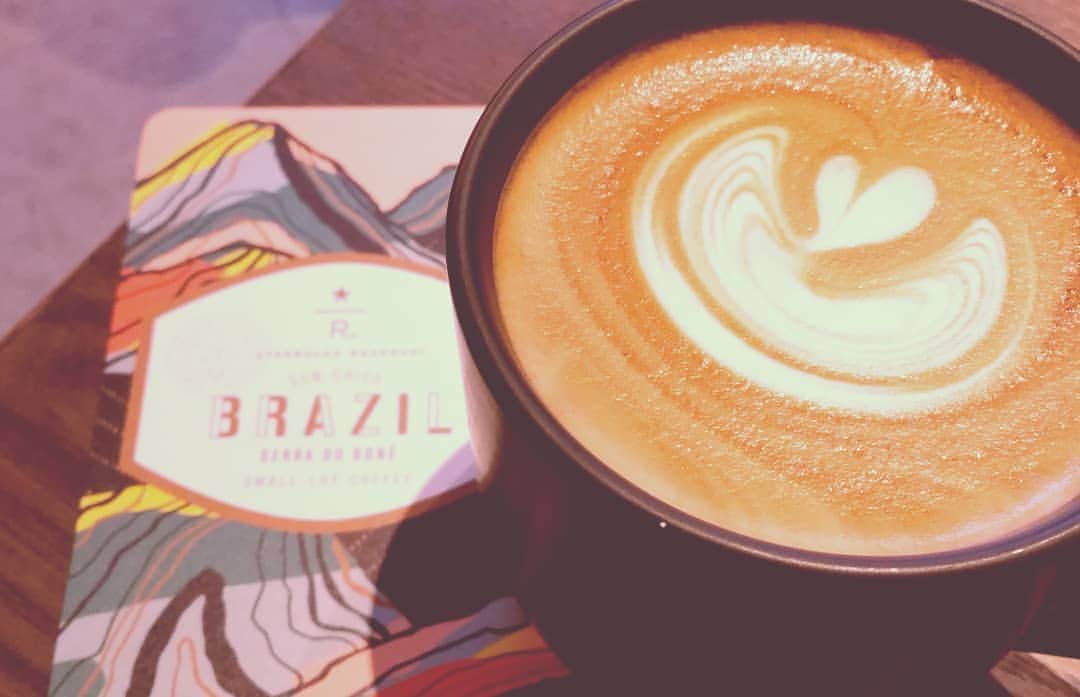 片山美紀さんのインスタグラム写真 - (片山美紀Instagram)「ちょっと高いスタバでコーヒー。店員さんおすすめの豆を選んだら、一杯800円だった(^o^;) #スタバ#とてもゆっくり味わいました#そんなつもりでは#引き返せなかった #やっぱり美味しかった」10月15日 11時01分 - mikiktyma_otenkicooking