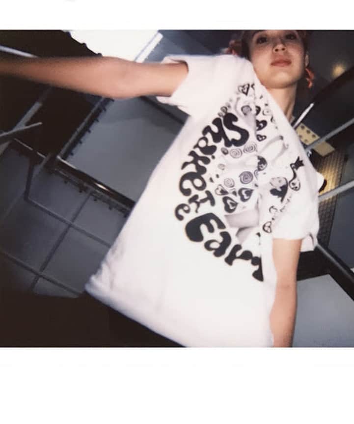 水原希子 さんのインスタグラム写真 - (水原希子 Instagram)「❤️OK T Shirt ❤️ In three different colors!  Check out the link on my bio!✌🏼 Tシャツは3色ありますー！」10月15日 15時10分 - i_am_kiko