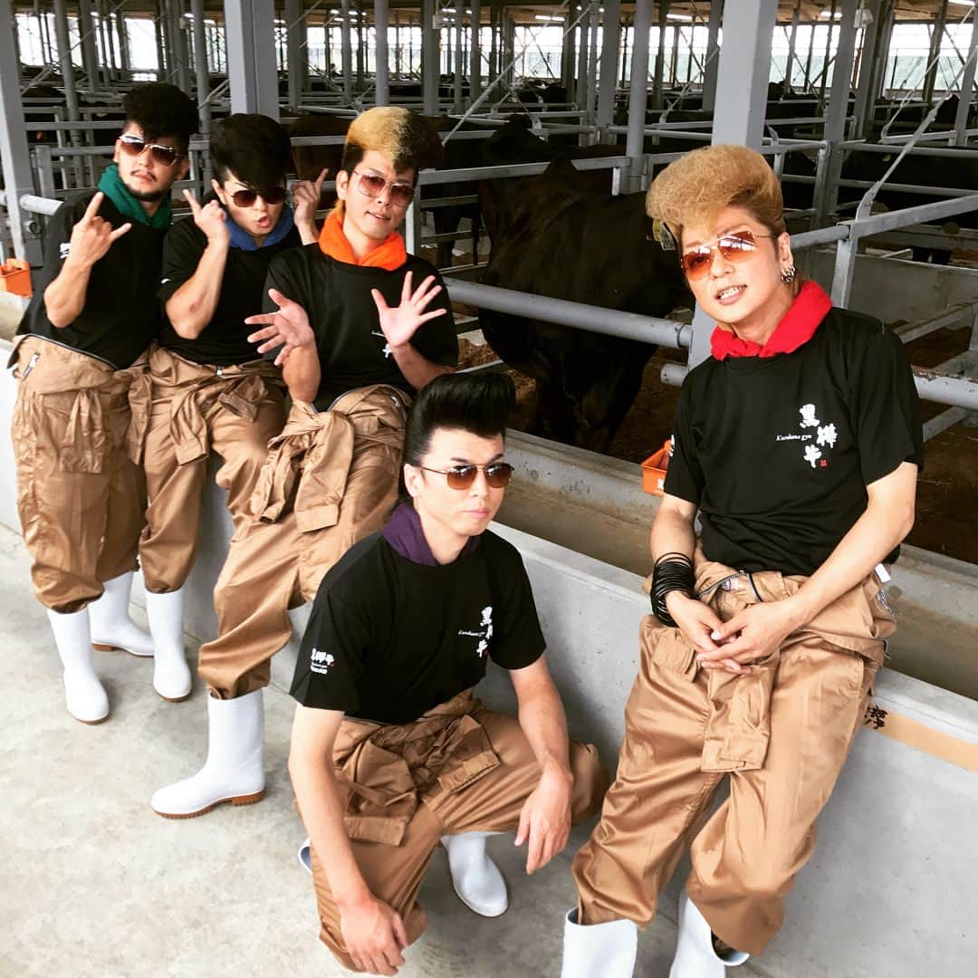 綾小路翔さんのインスタグラム写真 - (綾小路翔Instagram)「前々回の写真、若干バグってハニー。3枚ほど反映されなかったので再投稿。 #熊本 #人吉 #矢岳牧場 #杉本本店 #黒樺牛 #氣志團」10月15日 16時41分 - showayanocozey