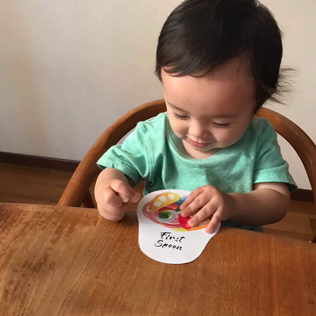 スープストックトーキョー 公式さんのインスタグラム写真 - (スープストックトーキョー 公式Instagram)「実は２パターンある、出産祝い🔍 ． Soup Stock Tokyoの出産祝いは ２パターンご用意をしています。 - - - - - - - - - - - - - - - - - - - - - - - - - - - - - ●初めてお母さんになったかたへ お母さんのために野菜のスープを多めに、 そしてお父さんのためにカレーを多めにしました。 . ●上のお子さんがいるかたへ 上のお子さんにも喜んで食べていただけるよう、 かぼちゃのスープやボルシチなど人気の商品を入れました。 - - - - - - - - - - - - - - - - - - - - - - - - - - - - - Soup Stock Tokyoで働くお母さん社員の声を集めて おすすめのスープを組み合わせてみました。 お子さんはもちろん、お母さんが元気で過ごすために そっと寄り添うことができたら。 そんなふうに考えています。 . #soupstocktokyo #スープストックトーキョー  #冷凍スープ #出産祝い #贈り物 #おめでとう #ギフト #赤ちゃん #お母さん #ママライフ  #ベビーマンスリーカード #月齢フォト  #present #gift #baby #monthly」10月15日 17時36分 - soupstocktokyo