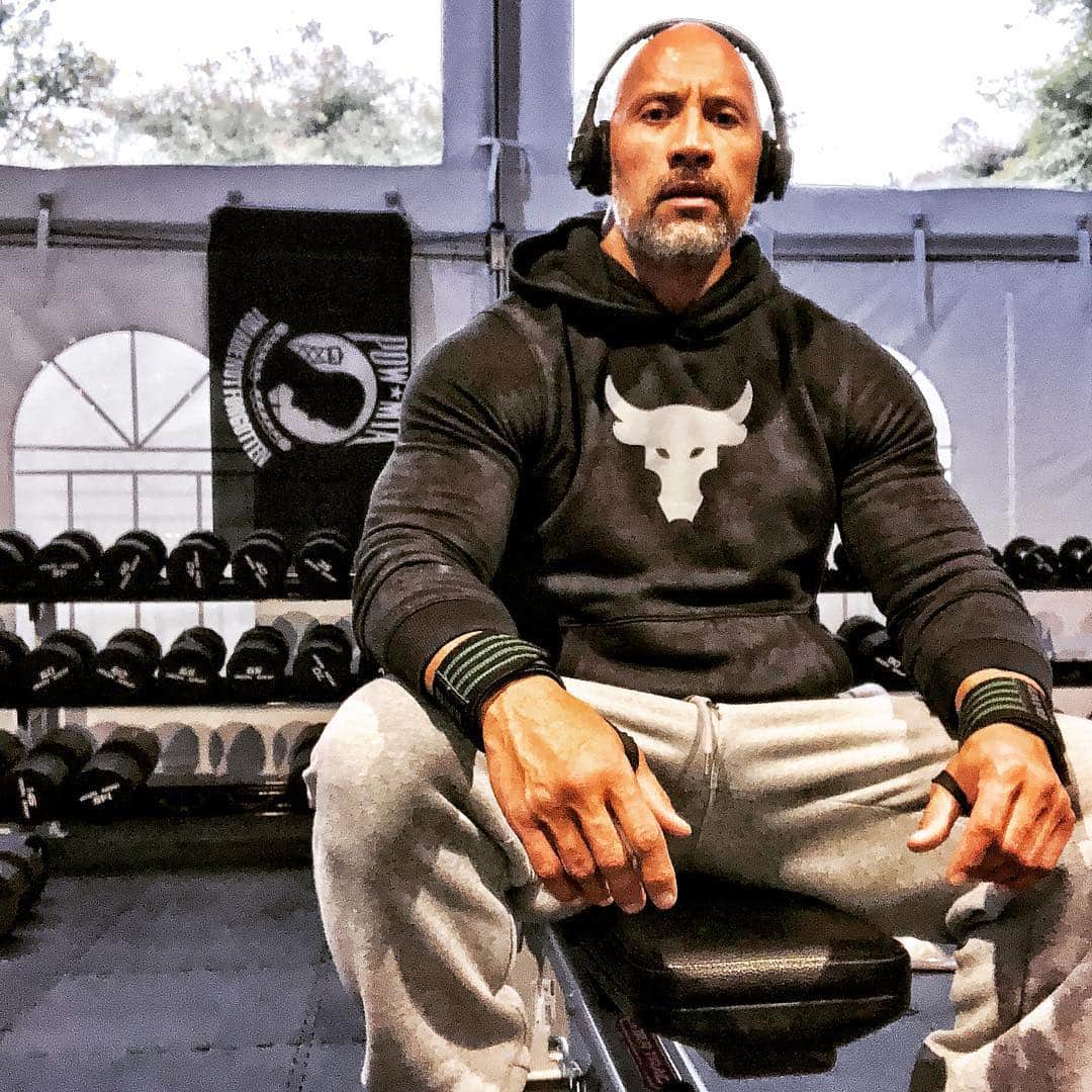 ドウェイン・ジョンソンさんのインスタグラム写真 - (ドウェイン・ジョンソンInstagram)「AM sweat equity and takin’ care of the machine.  Im always asked how I “manage and balance” the stresses of life?  My answer is I make it a point to protect the thing that allows me to do what I do. That “thing” is my machine - mind and body. I block out three hours every morning before I go into work and before my entire household gets up. It’s my critical alone time that allows me to mediate, clear the stresses, train hard and anchor my day.  We’re all looking to improve our management skills and find that all important balance of our busy lives.  Family, our jobs, raising our babies, payin’ the bills, school, relationships, the world pullin’ you a million different directions etc.  We all go thru the same complex shit, just different degrees of volume and intensity on a daily basis.  Take care of and protect your machine and find your anchor.  Because at the end of the day, regardless of how many people, businesses, co-workers, friends, advisors, teammates or loved ones you may have in your life - no one knows your machine and what it needs better than you.  No one.  Well, I actually know your machine better than you do, but I don’t count because I’m a Jedi Master.  Headphones on. World goes away. #OurMachine」10月16日 4時07分 - therock